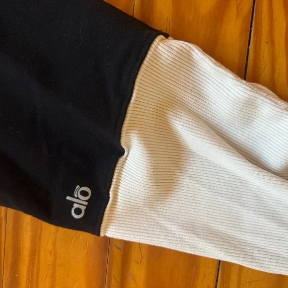 ALO Yoga Black and White Ribbed Goddess Leggings - Picture 3 of 4